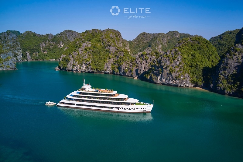 HỒ BƠI VÁCH KÍNH ACRYLIC TRÊN DU THUYỀN 6 SAO ELITE OF THE SEAS