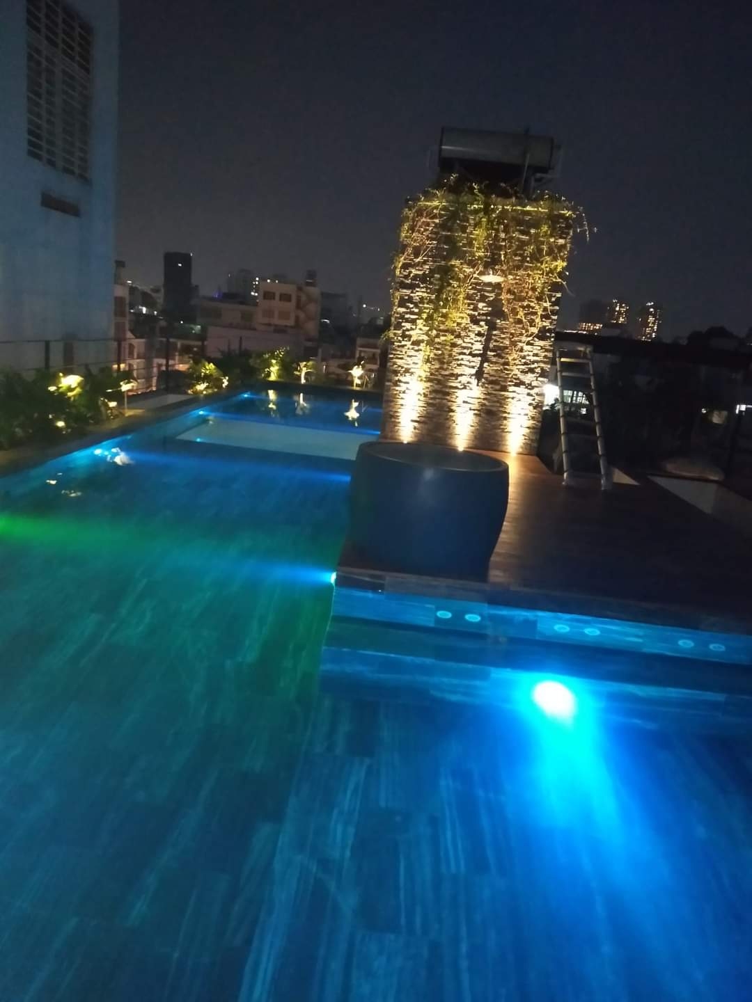 Hồ bơi đáy kính Acrylic tại quận 10- Tp.HCM